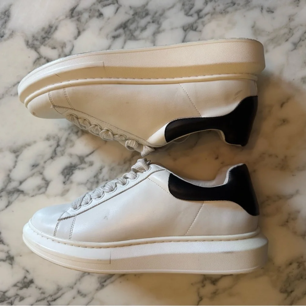 NWOT Steve Madden Gaines White/Black Faux Leather Platform Sneakers Women’s 11M